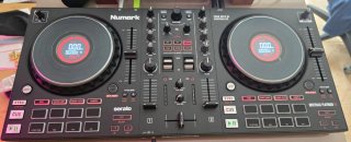 Numark Mixtrack Platinum FX DJ Controller
