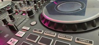 Numark Mixtrack Platinum FX DJ Controller