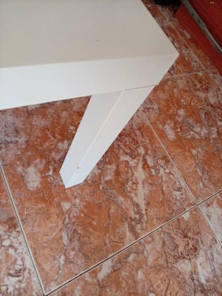 Urge venta  Mesa auxiliar Ikea blanca