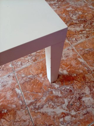 Urge venta  Mesa auxiliar Ikea blanca