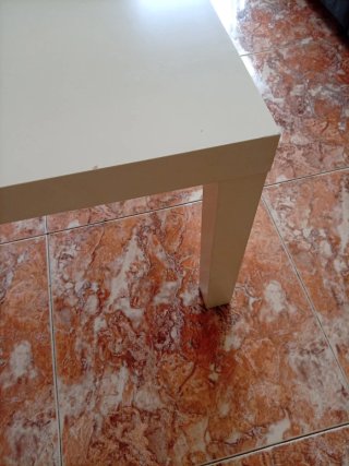 Urge venta  Mesa auxiliar Ikea blanca