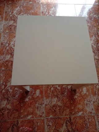 Urge venta  Mesa auxiliar Ikea blanca