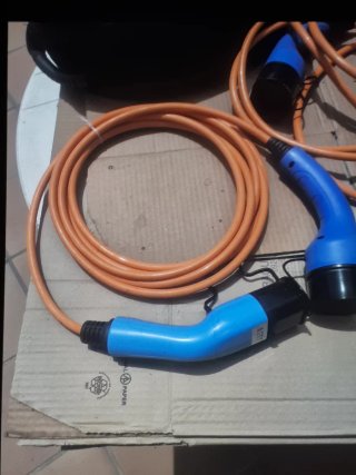 Cables de carga XEV Yo-Yo nuevos a estrenar..