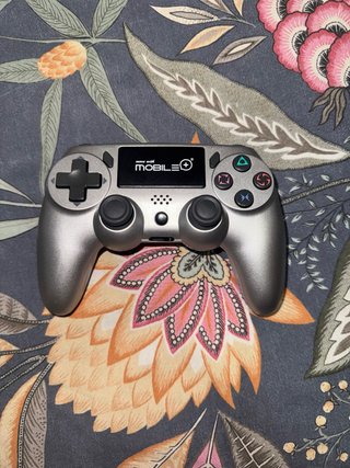 Consola PS4 con 2 mandos y cables originale