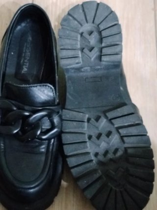 Scarpe Essential donna nere con catena