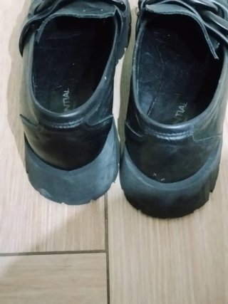 Scarpe Essential donna nere con catena