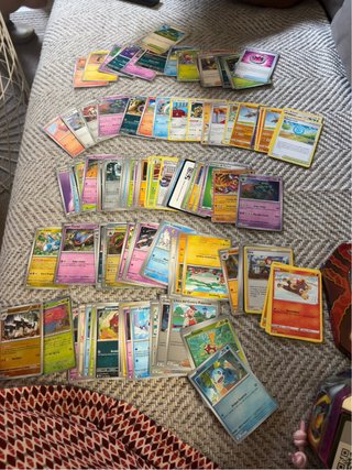 Pokemon TCG Tins y Figuras