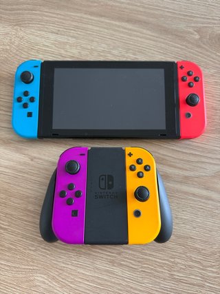 Nintendo Switch + 4 Mandos Joy-Con (Pack Familiar)