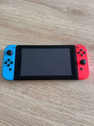 Nintendo Switch + 4 Mandos Joy-Con (Pack Familiar)