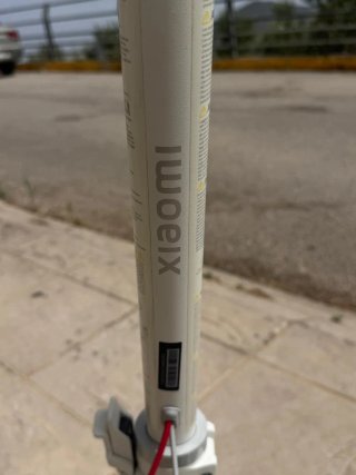 Patinete eléctrico blanco