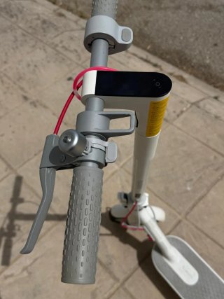 Patinete eléctrico blanco