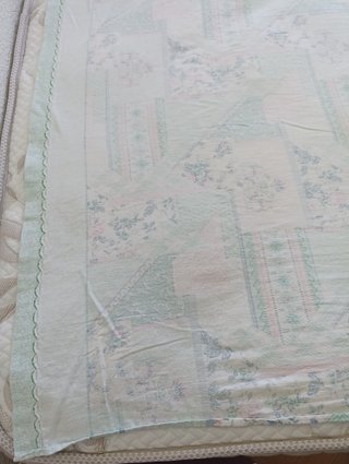 Sábana verde y rosa cama de matrimonio