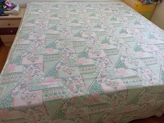 Sábana verde y rosa cama de matrimonio