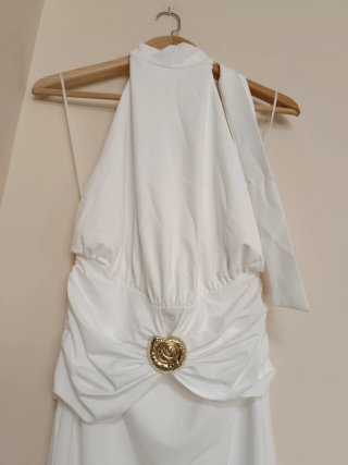 Vestido midi blanco con aplique dorado zara S