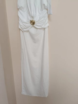 Vestido midi blanco con aplique dorado zara S