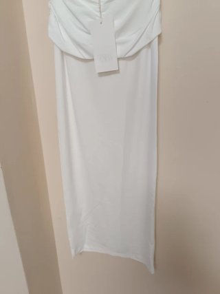 Vestido midi blanco con aplique dorado zara S