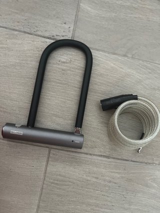 Candado U-lock y cable seguridad bici