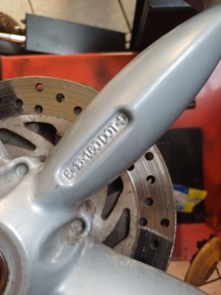 Cerchione anteriore Aprilia Scarabeo
