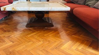 Mesa de centro de mármol y madera