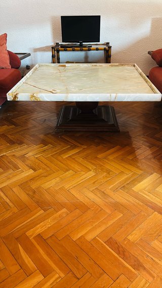 Mesa de centro de mármol y madera