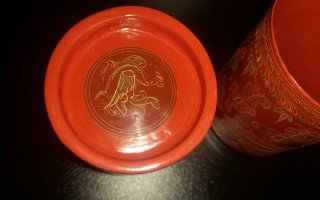 Antica scatola betel laccata cilindrica