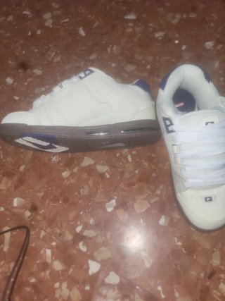 Zapatillas deportivas Globe blancas y azules