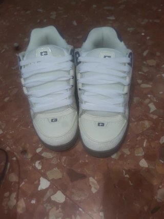 Zapatillas deportivas Globe blancas y azules