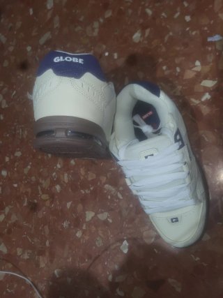 Zapatillas deportivas Globe blancas y azules