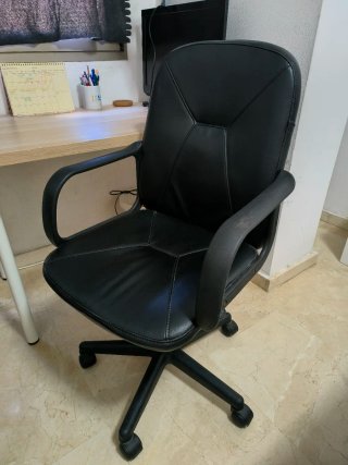 Silla de oficina negra