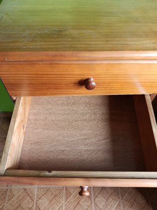 Mueble auxiliar pino macizo. Urge venta!!