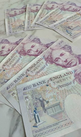 banconote sterline inglesi