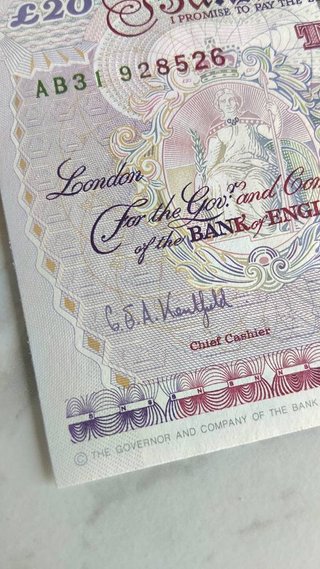 banconote sterline inglesi