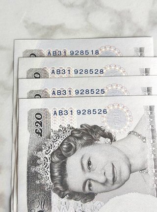 banconote sterline inglesi