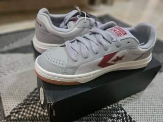 Zapatillas Converse T38 Grises y Rojas a estrenar