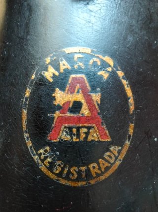 Máquina de coser Alfa antigua