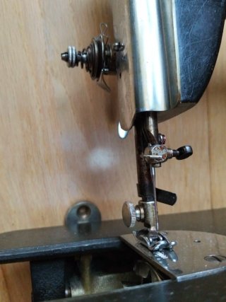 Máquina de coser Alfa antigua