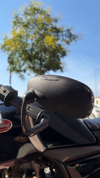 Moto Mondial HPS 125 negra