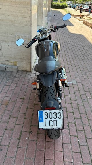 Moto Mondial HPS 125 negra