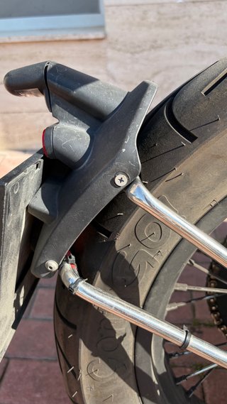Moto Mondial HPS 125 negra