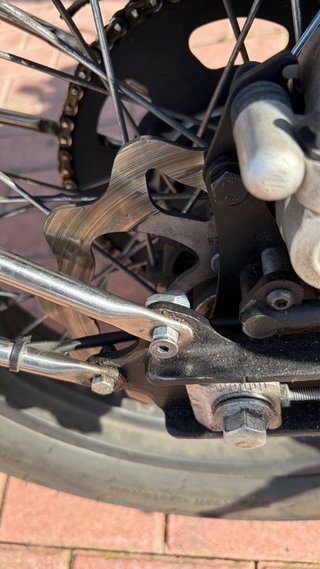 Moto Mondial HPS 125 negra