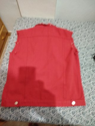 Chaleco tejano rojo con tachuelas hombre