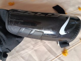 Espinilleras Nike Negras