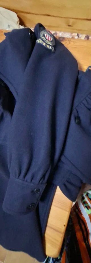 Chaqueta de paño negra con capucha