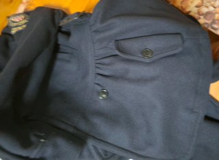 Chaqueta de paño negra con capucha