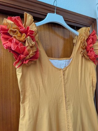 Traje de Flamenca Amarillo y Rojo