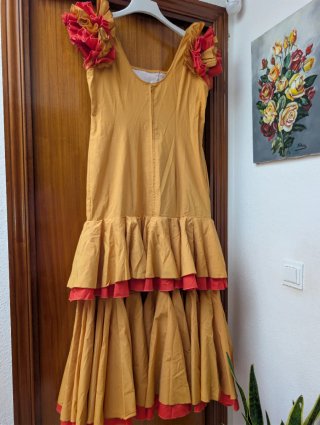 Traje de Flamenca Amarillo y Rojo