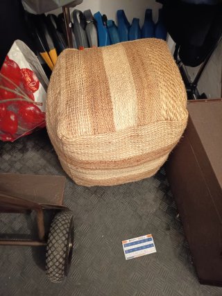 Pouf di design intrecciato