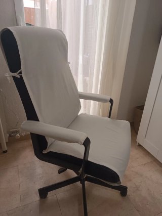 Silla de oficina ergonómica negra