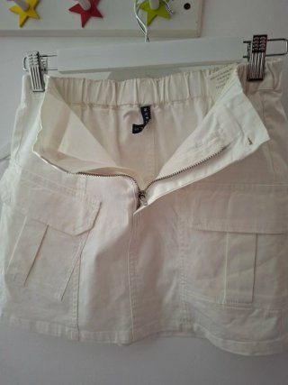 Minifalda blanca con bolsillos