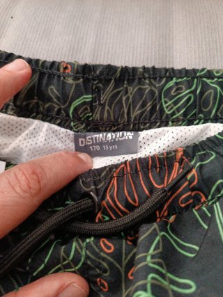 Bañador niño estampado hojas